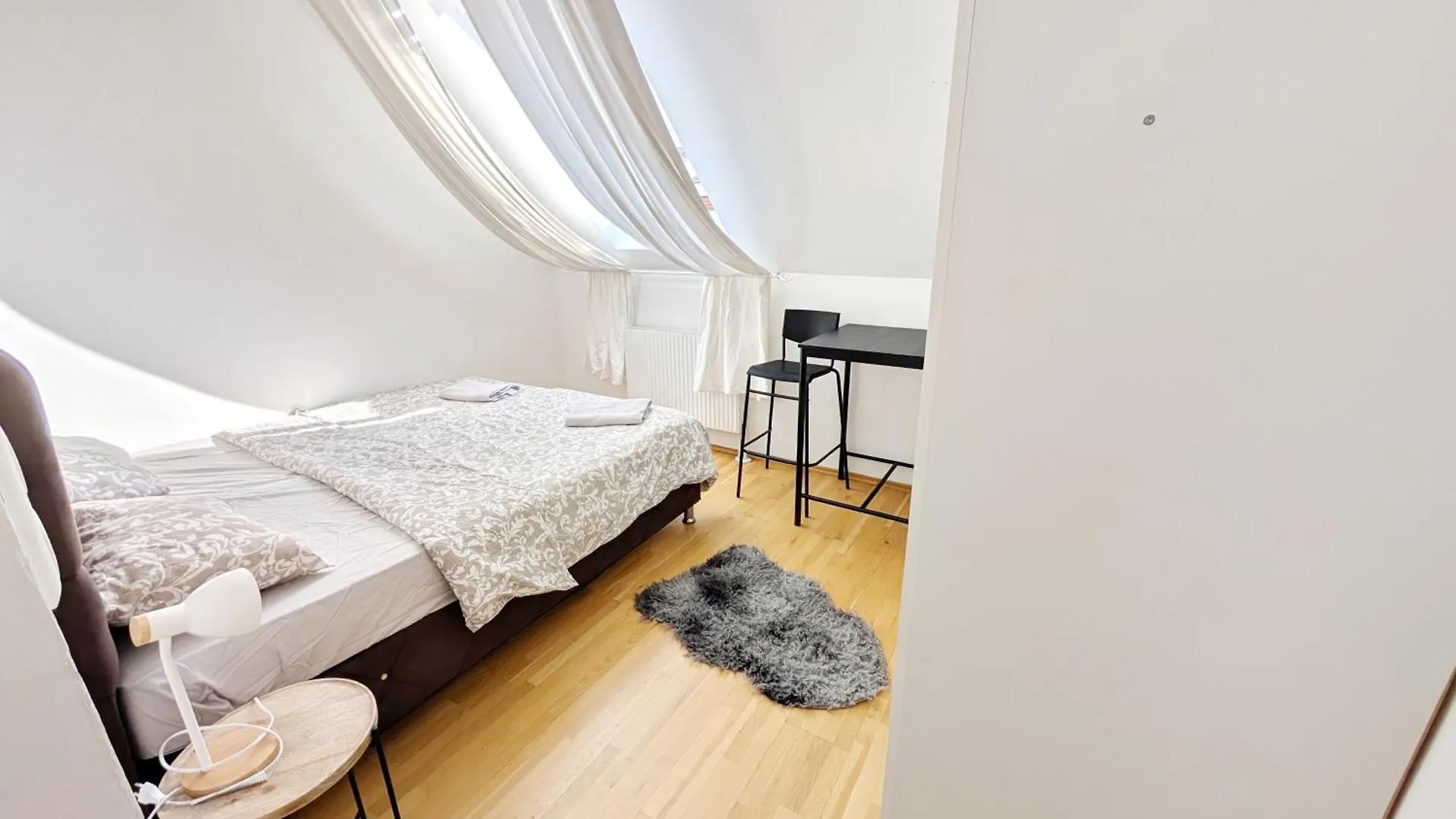 Lovely Rooms In Maerzstrasse Area Mz49 Vienna Austria